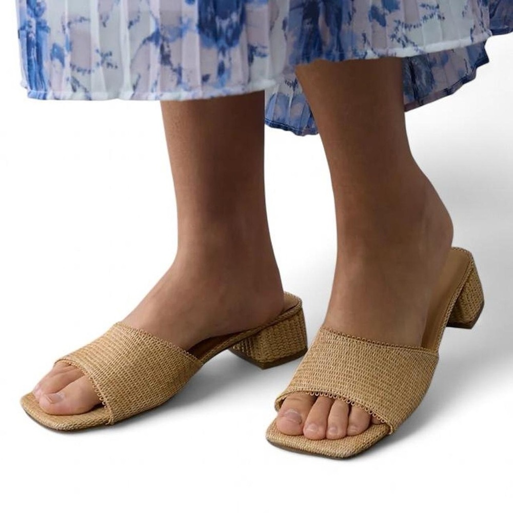 American Eagle Rafia Sandals. Size 9